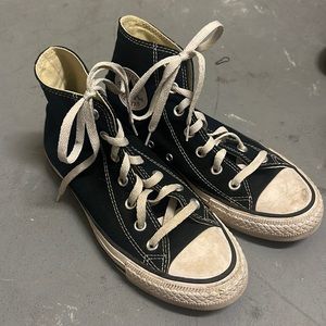 Black All-Star Chuck Taylor Converse in Women’s US 7.5